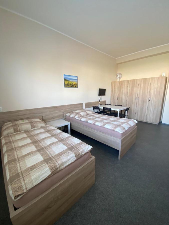 Hostel Годонін Екстер'єр фото