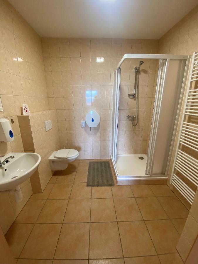 Hostel Годонін Екстер'єр фото