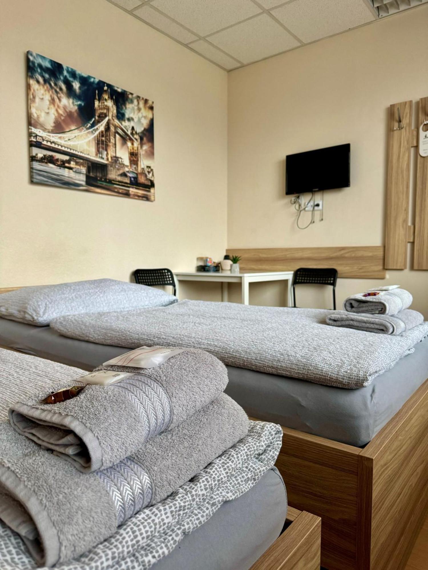 Hostel Годонін Екстер'єр фото